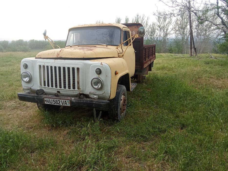 Gaz 52 furgon sotiladi