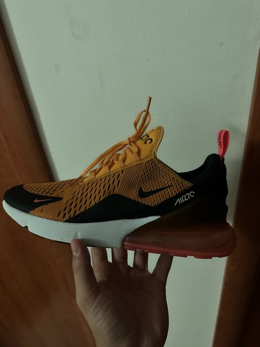 Adidasi Nike Air 270