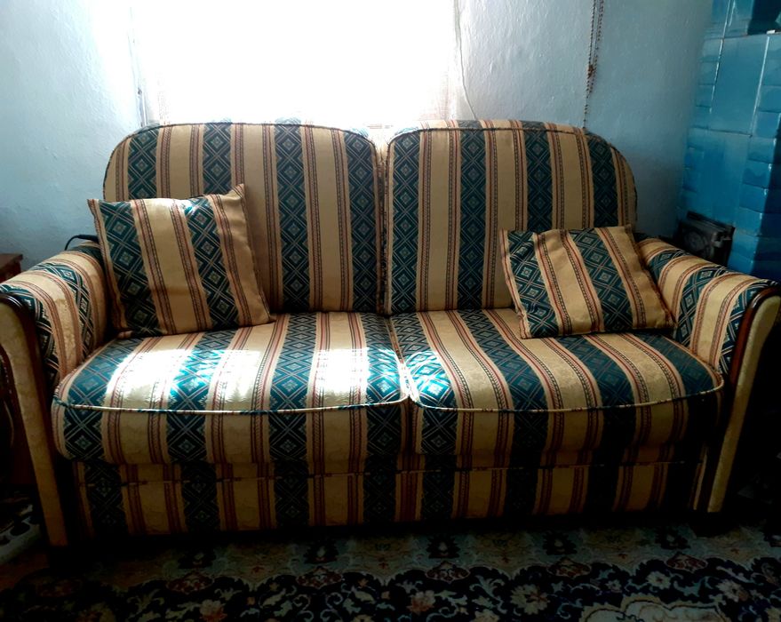 Canapea extensibila 2 locuri