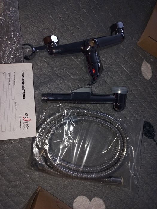 Продам смеситель с гигиеническим душем