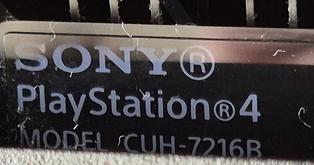 Vand Playstation SONY PS4 PRO modelul silentios