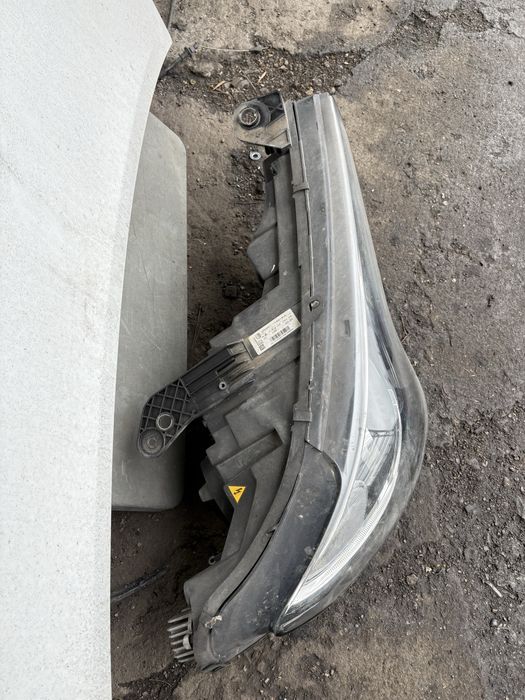 Фар десен би ксенон Alfa Romeo Stelvio 2019год.