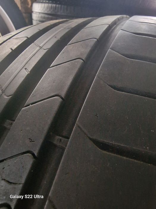 235 35 20 Pirelli P ZER0 4броя Замъка Ямбол