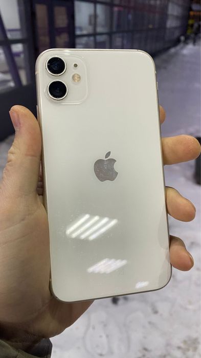 Продам айфон 11 в белом цвете