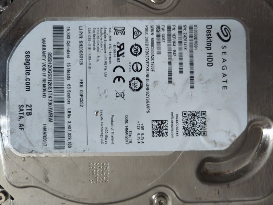 7 HDD (1 de 2TB și 6 de 1TB) 1 Toshiba si 6 Seagate