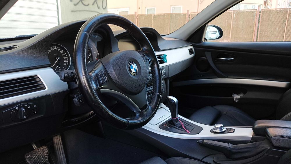 Продавам личният си автомобил BMW 330 ХI