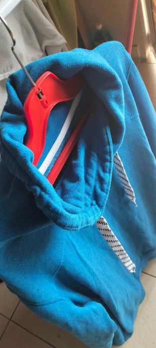 Продавам мъжки суитчер