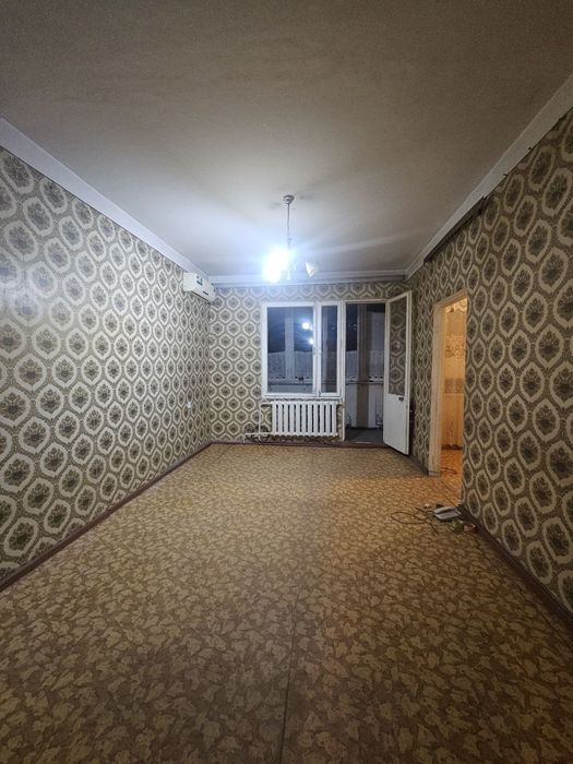 Продаётся двухкомнатная на м-в ТТЗ 1 ( ор-р 210 школа)