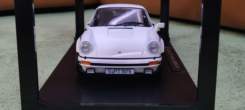 Модел 1:18 Porsche 911 (930)turbo