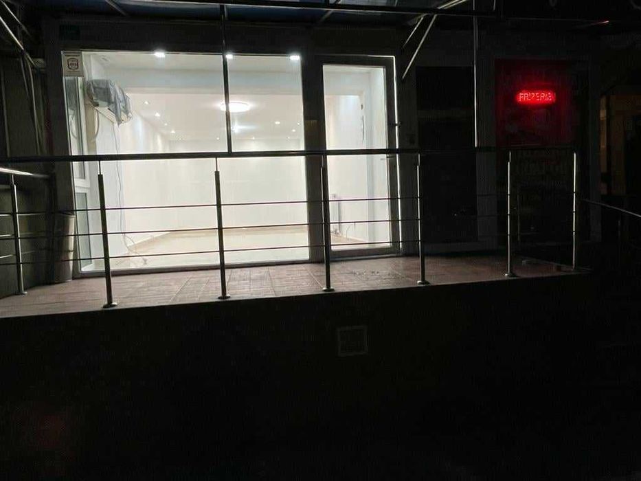 Proprietar ,ofer spatiu birouri cabinete  vitrina stradala cat tot peretele la bulevard intrare separat din strada  61 mp 3 camere  2 holuri