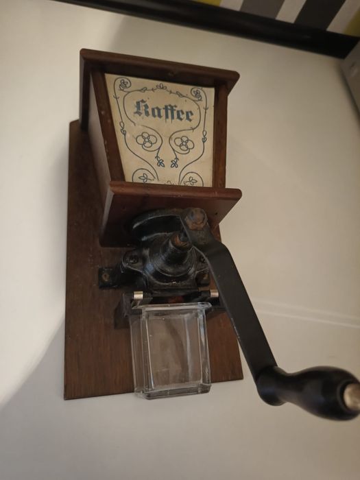 Râșniță manuala de cafea