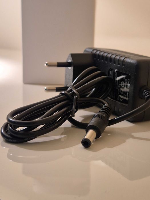 Адаптер Захранване 5V 1A Универсално зарядно - ЧИСТО НОВИ