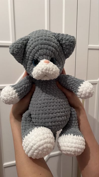 Котенок вязаный.