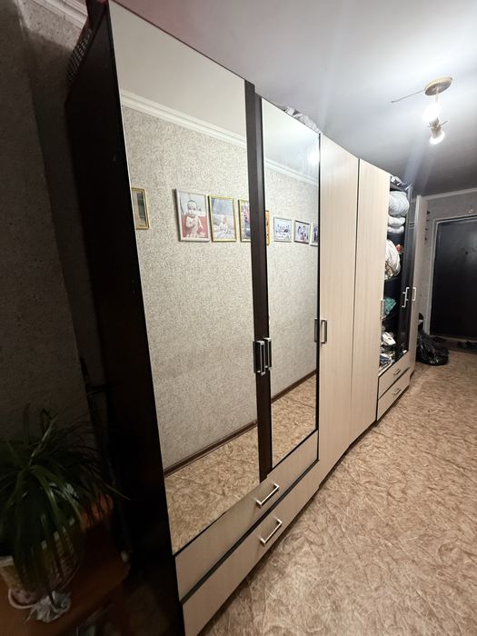 Продам шкаф вместительный
