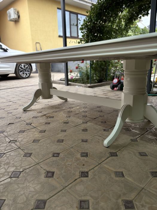 Стол для гостиной