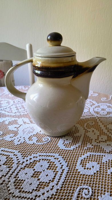 Порцеланови чайници и кана - 8 броя