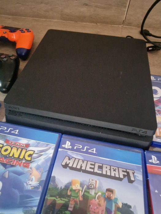 Playstation 4 slim 1 тб  като нов