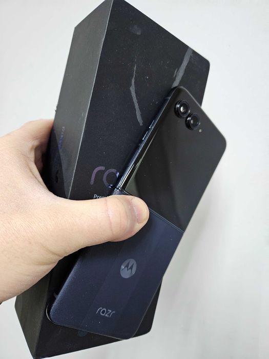 Motorola razr 50ultra, 512 gb, 12 gb, impecabil la cutie.