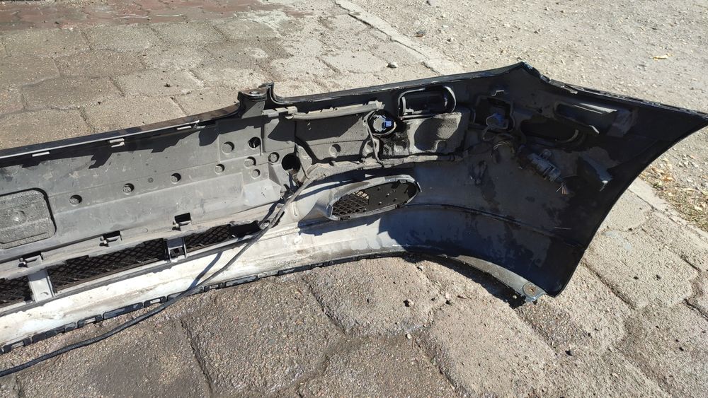 Передний бампер на Мерседес 220