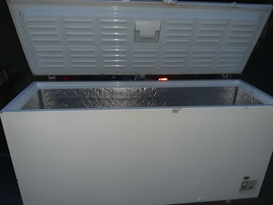 Vând ladă frigorifica Ugur 550 litri