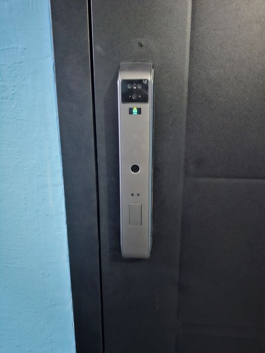 Умный биометрический замок