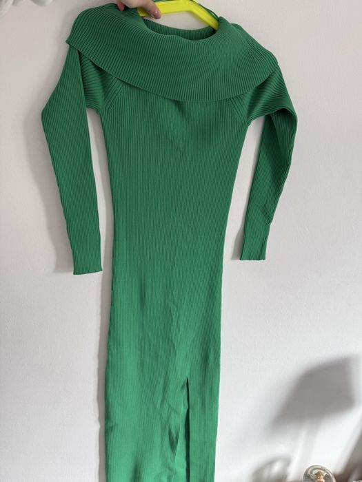 Продавам дълга,еластична рокля - Манго