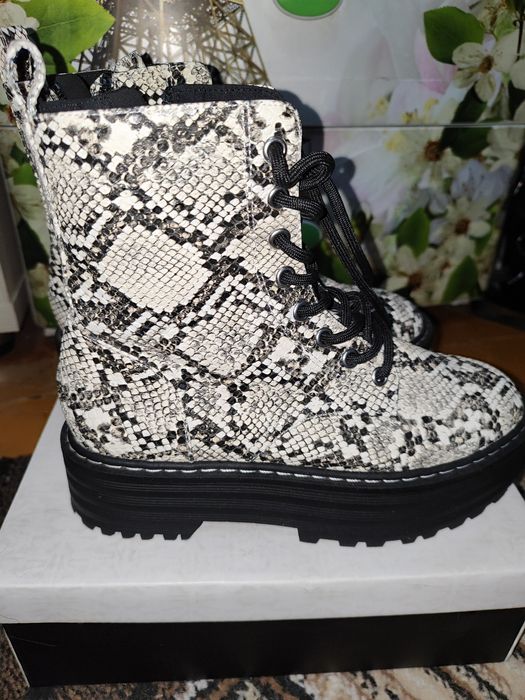 Обувь осенняя змеиного окраса