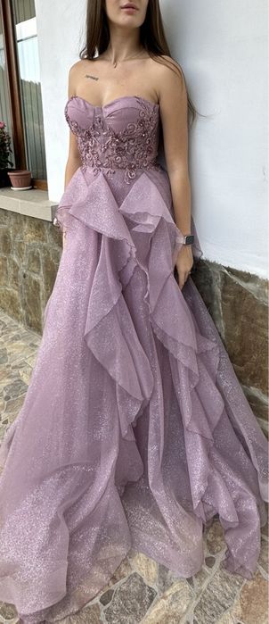 Дълга обемна рокля в розово