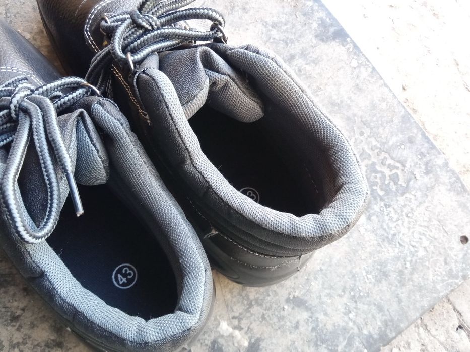 Продам рабочие ботинки размер 43 новая