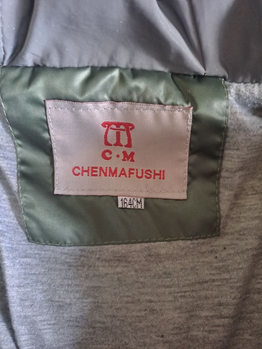 Продам куртки для девочки