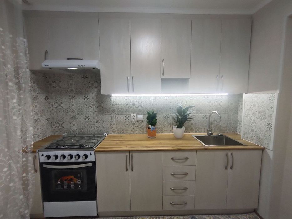 Срочно 1ком квартира с РЕМОНТОМ в Поселке..Продам .Кирпич