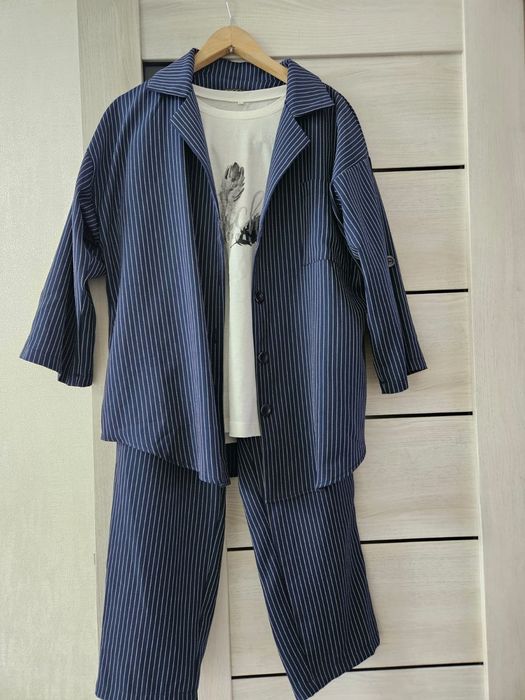 Костюм тройка 52 размер