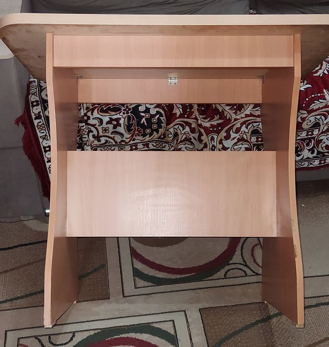 Продам кухонный стол