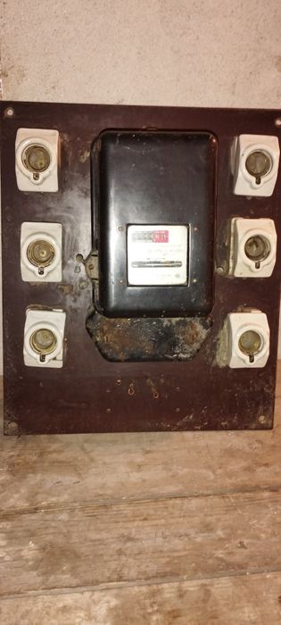 Ел табло трифазно