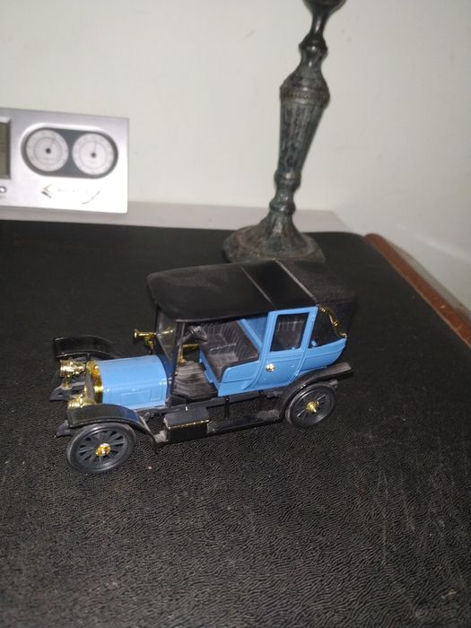 Срочно Продам модель 1:43 руссобалт