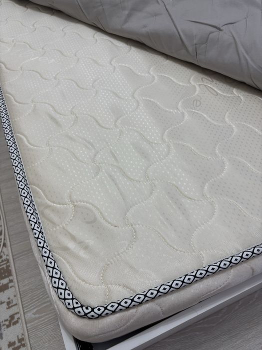 Кровать с тумбами