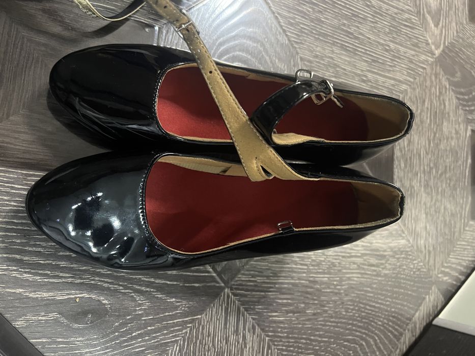 Продается туфли для бальных танцев (вальс)