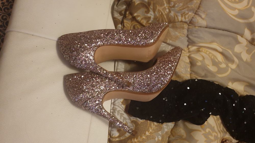 Нови луксозни обувки ,медно златисти ,златисти и брокатени.