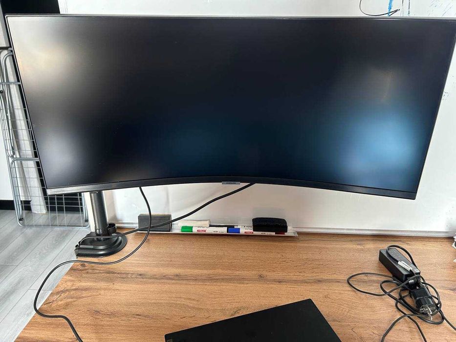 Монитор изогнутый Samsung