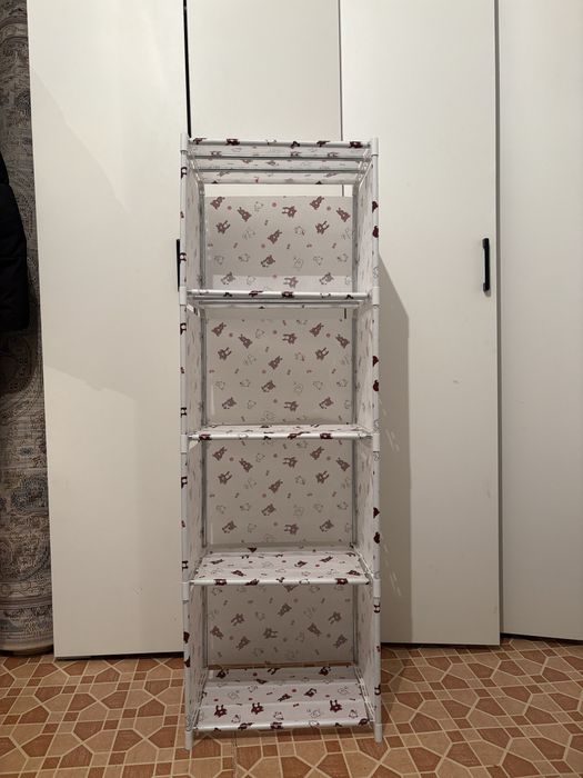 Продаю удобный кубическуж этажорку ,стеллаж. Компактный и практичный.