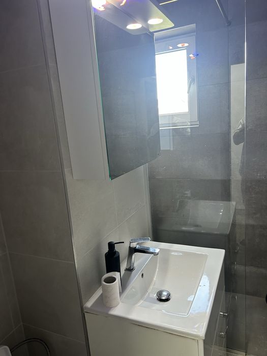 Inchiriez apartament