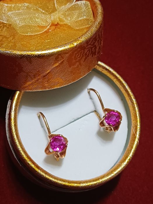 Золотые серьги 583 пробы с рубином