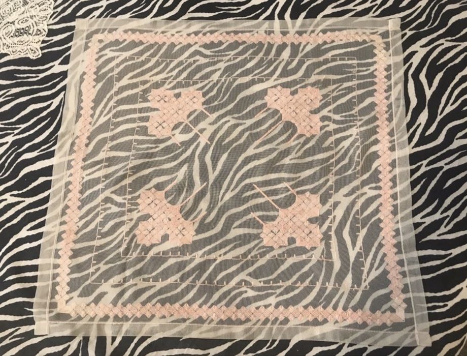 10 броя чисто нови чорапки + подарък; покривки