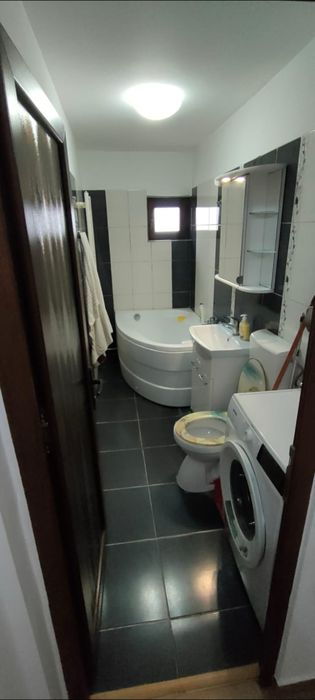 Vand apartament 2 camere cash sau Rate La Notar(cu avans) , decomandat ultracentral in spate la caredrala mare