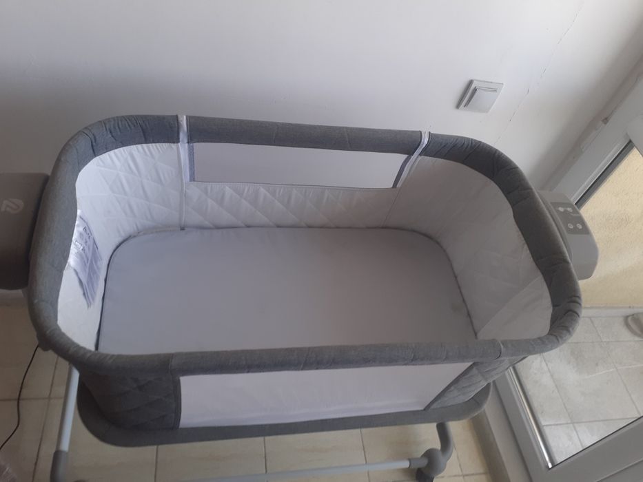 Манеж-кровать    .