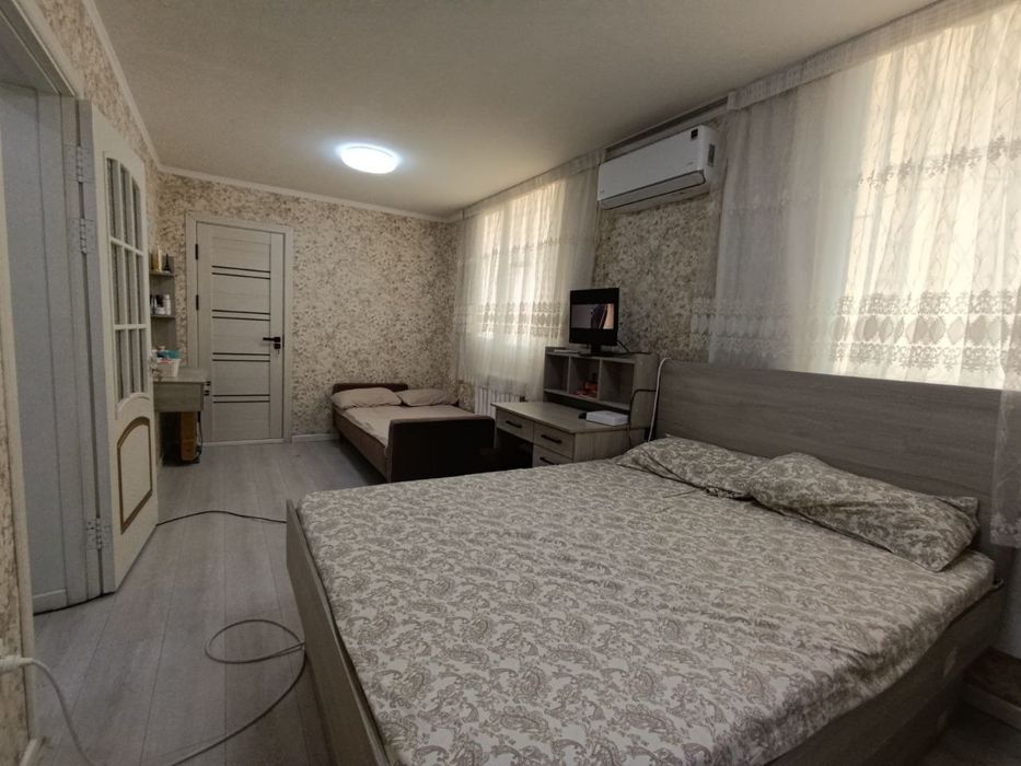 Участок 6 соток с двухэтажным домом 10 комнат Бектемир