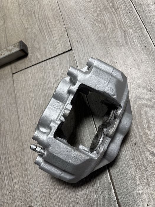 Etrier fata stinga si dreapta reconditionati complet mercedes w140