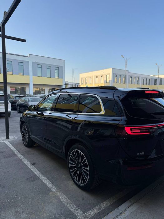 Aito M7 ultra dual motor