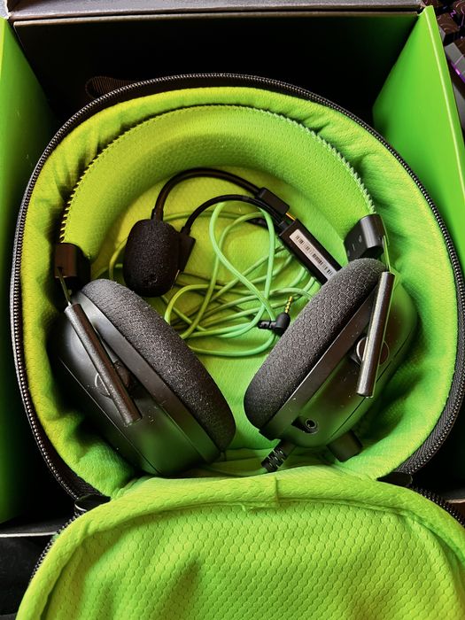 Razer Blackshark V2 + USB sound card - special edition • multi platform wired headset for esports