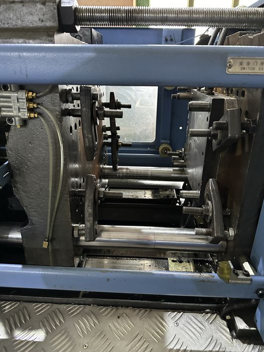 Термопластавтомат 100 тонн